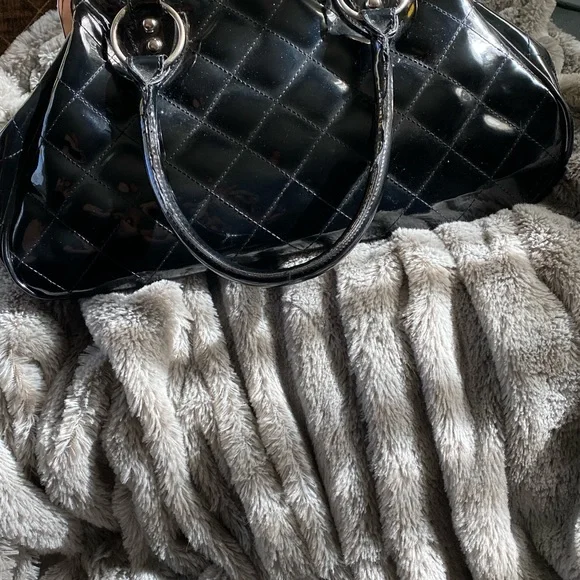Lux de Ville Quilted Black Faux Leather Handbag. - Picture 5 of 8
